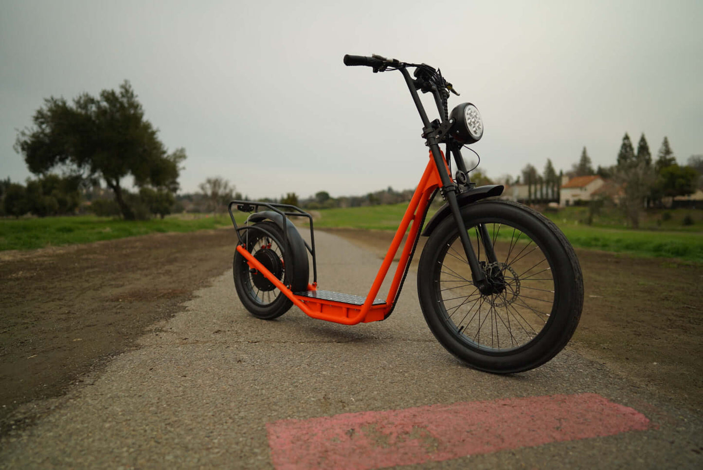 EUNORAU JUMBO Scooter shown on a paved bike trail