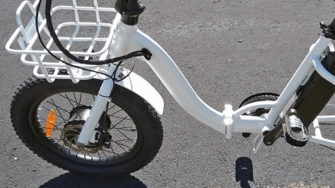 EUNORAU NEW-TRIKE close up of step through frame design