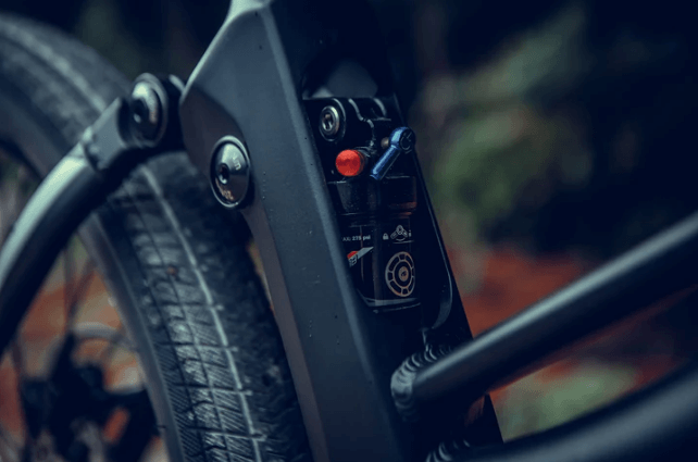 EUNORAU SPECTER-ST 2024 step-through all terrain Ebike downtube and rear suspension detail