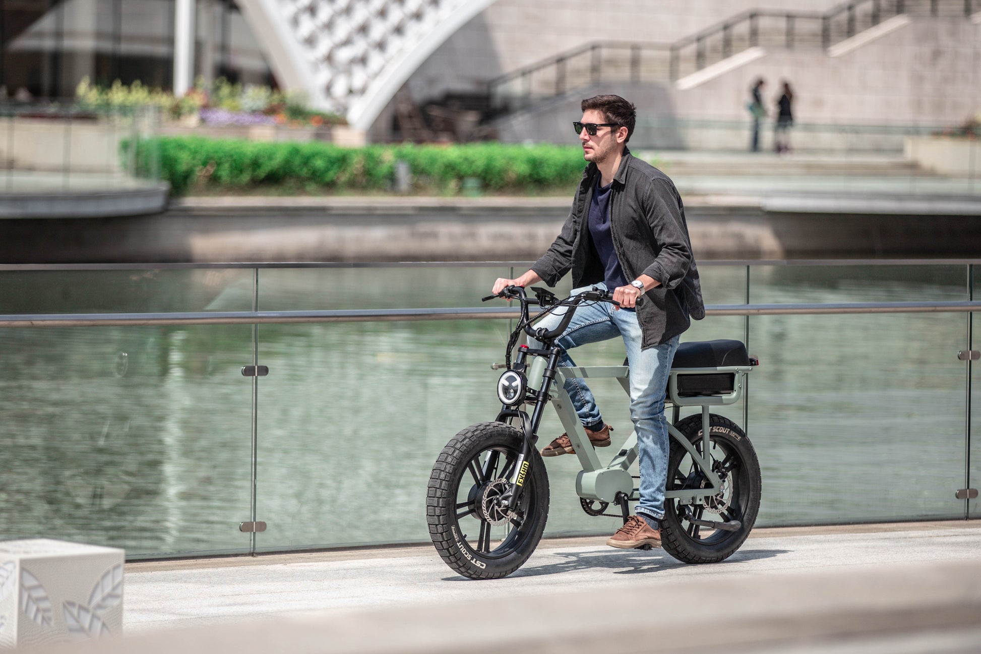 EUNORAU FLASH stylish ebike available in mid drive rear hub drive and all wheel drive riding in city